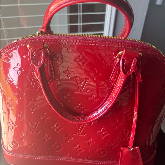 Louis Vuitton Alma red with LV all over gold hardware with two handles - Picture 3 of 10
